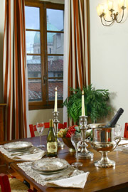 Florenz Toskana Unterkunft: Wohnzimmer mit Esstisch der Unterkunft Ghiberti in Florenz