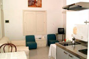 Appartements  Sorrente: Salle de sjour avec coin-cuisine des Appartements Kalimera