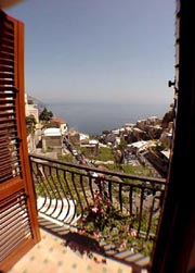 Apartment Urlaub Positano: Meersicht vom kleinen Balkon des Apartments Ludovica Typ C in Positano