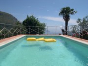 Florenz Urlaub: Schwimmbad des Ferienbauernhofs Podere Vignola